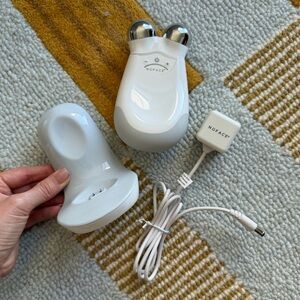 NuFace White and Silver Toning Device Set
